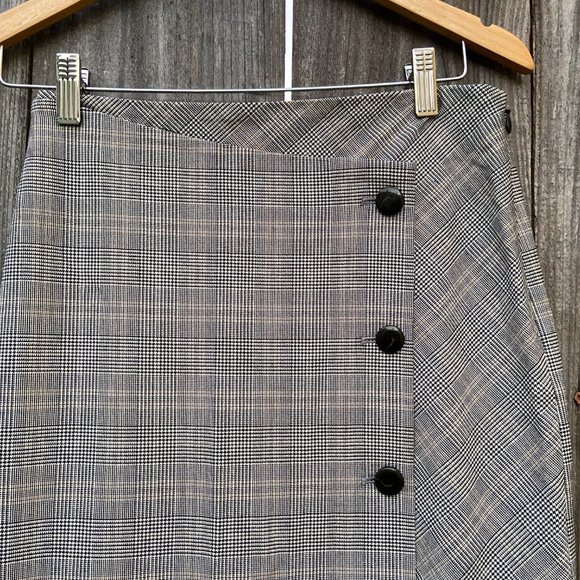 Asymmetrical button plaid skirt - Picture 3 of 5